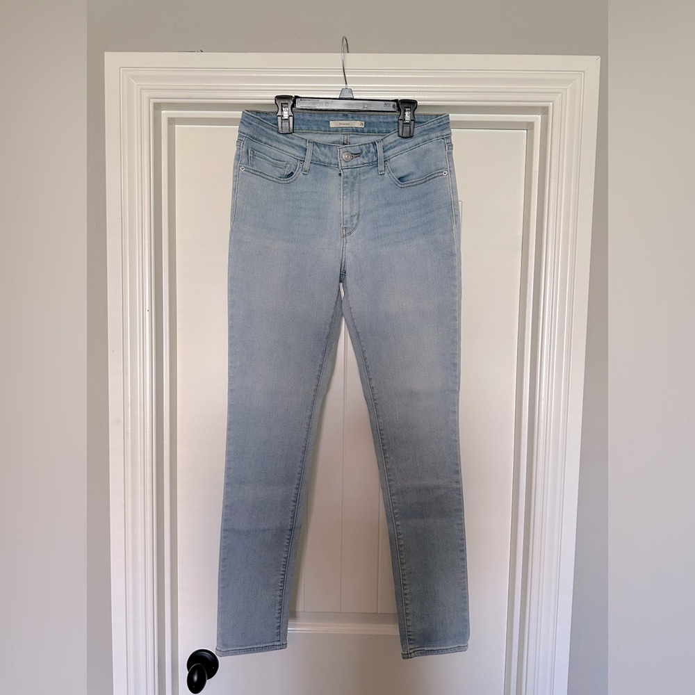 EUC Levi’s 711 Skinny jeans